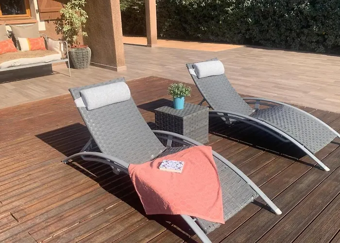 Bas De Vue & Piscine דירה